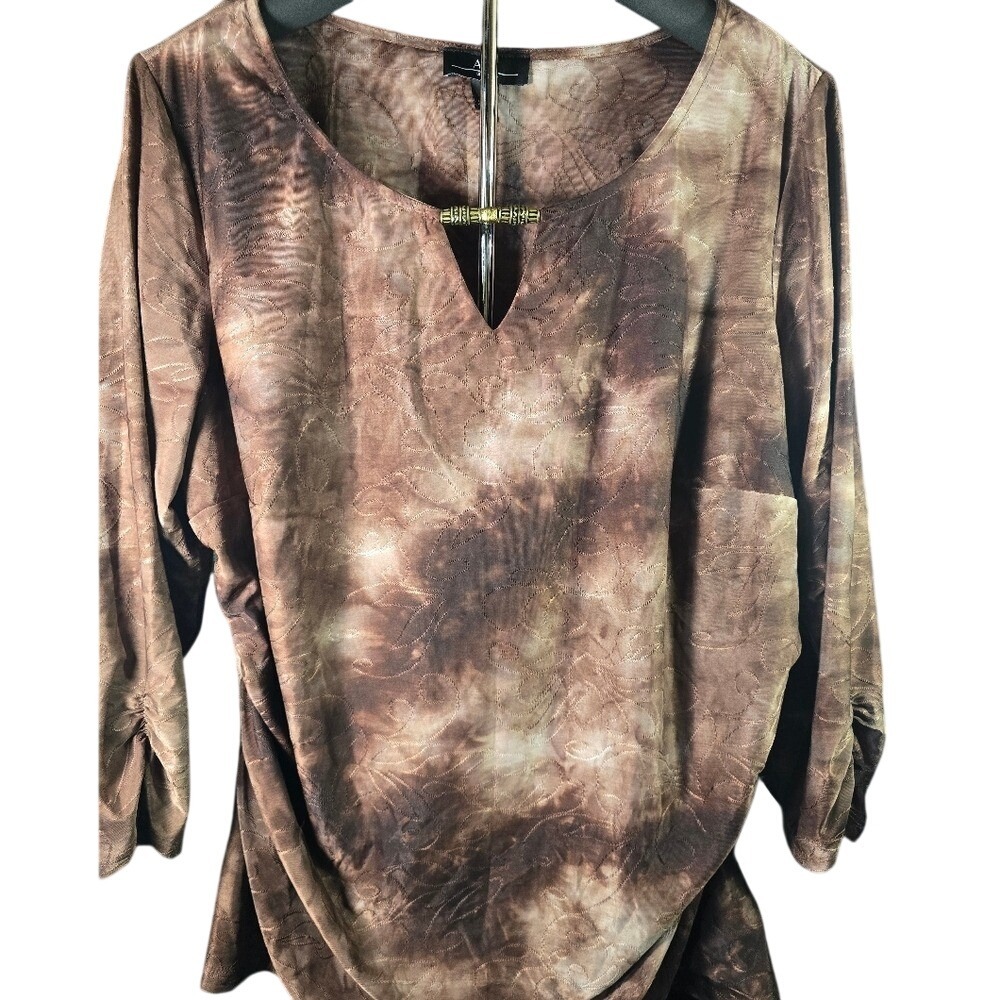 AGB Woman Brown Tieโ Dye Embroidered V-Neck Blouse with Gold Hardware 1X